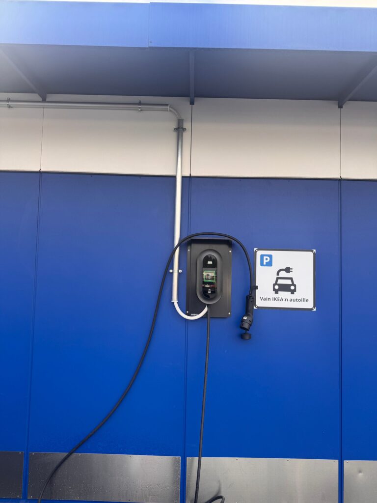 Latauslaite liikekiinteistössä