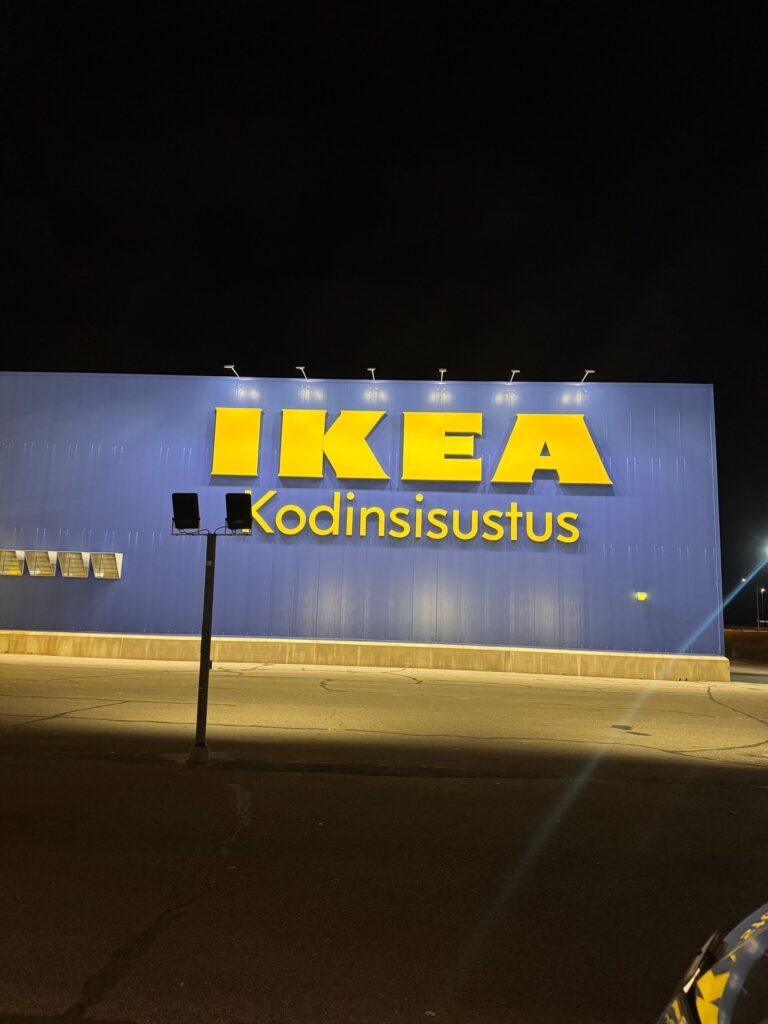 Liikekiinteistön valomainos